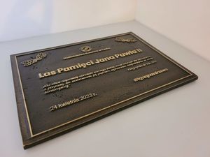 Tablica pamiątkowa mosiężna odlewana 4