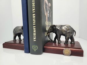 Podpórki do książek "Słoń" — para, mosiądz na akacji 3