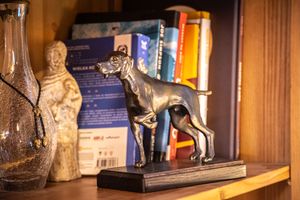 Duża statuetka Wyżeł w stójce 2