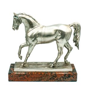 Statuetka "Koń w stępie – srebrzony" 1