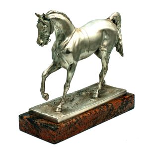 Statuetka "Koń w stępie – srebrzony" 2