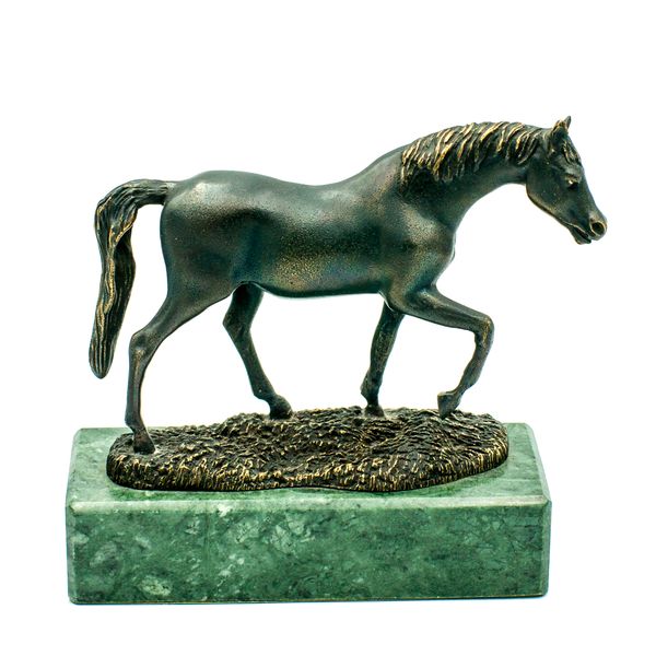 Rzeźba "Koń mały w stepie"