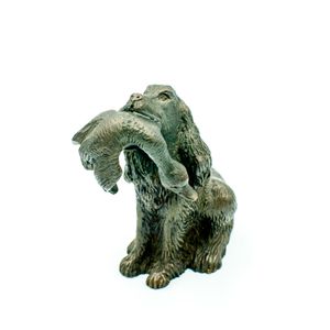 Figurka "Cocker spaniel z kaczką" — mosiądz
