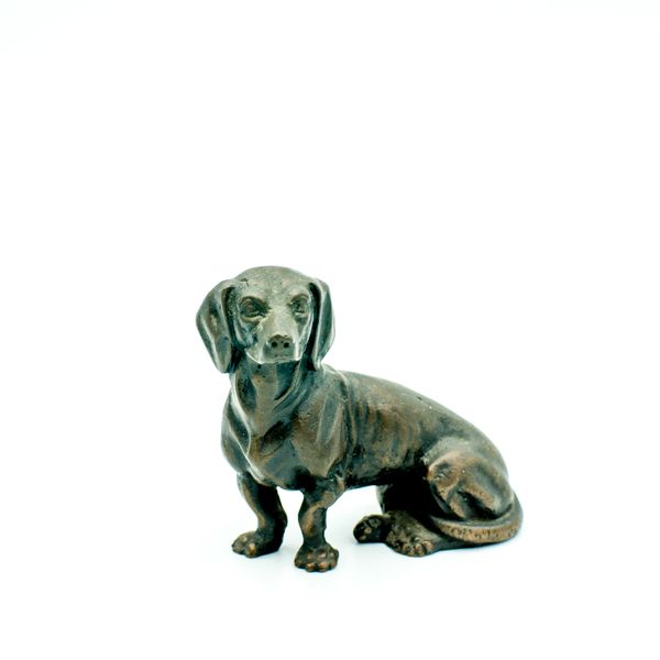 Figurka "Jamnik siedzący"