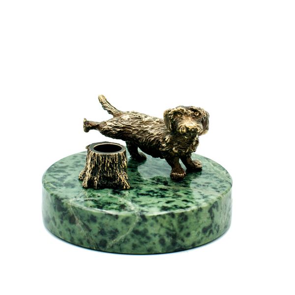 Stojak na długopis "Jamnik szorstkowłosy z nóżką w górze"