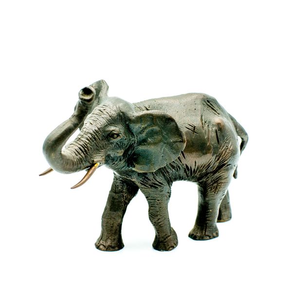 Figurka "Słoń z trąbą w górze"