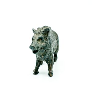 Figurka "Dzik mały z głową w górze" 1