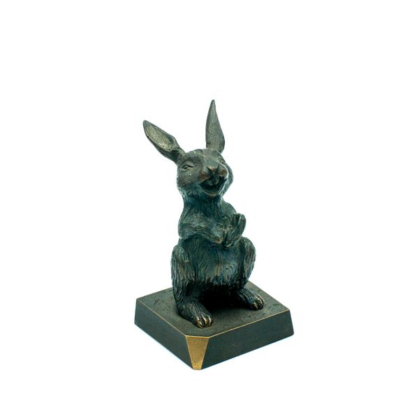 Figurka "Zając śmiejący się"