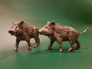 Figurka z mosiądzu „Dzik mały patrzący w lewo” 2