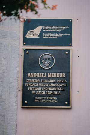 Tablica pamiątkowa mosiężna odlewana 5